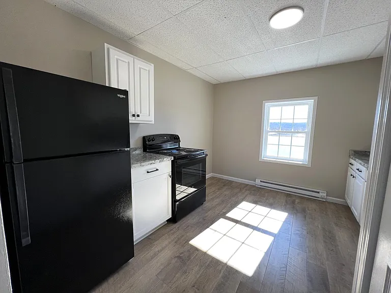 101 Thorn St #3 — Photo 2