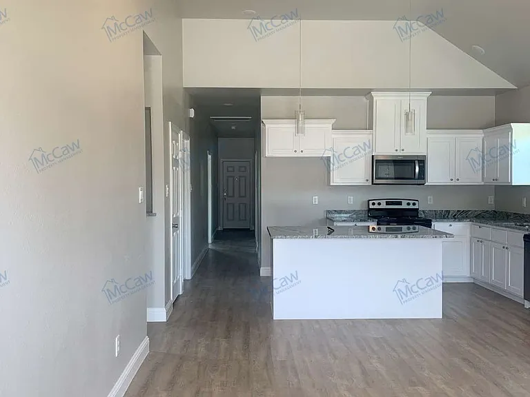 4607 Spencer St — Photo 2