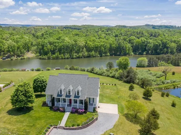 180 Isaac Dr, Gore, VA 22637