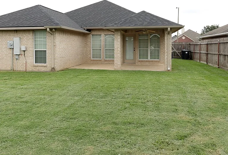 113 Karten Ln — Photo 29