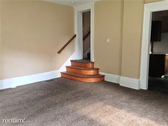 124 W Pearl St — Photo 2