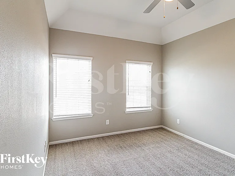 3209 Youngs Meadow Ln — Photo 6