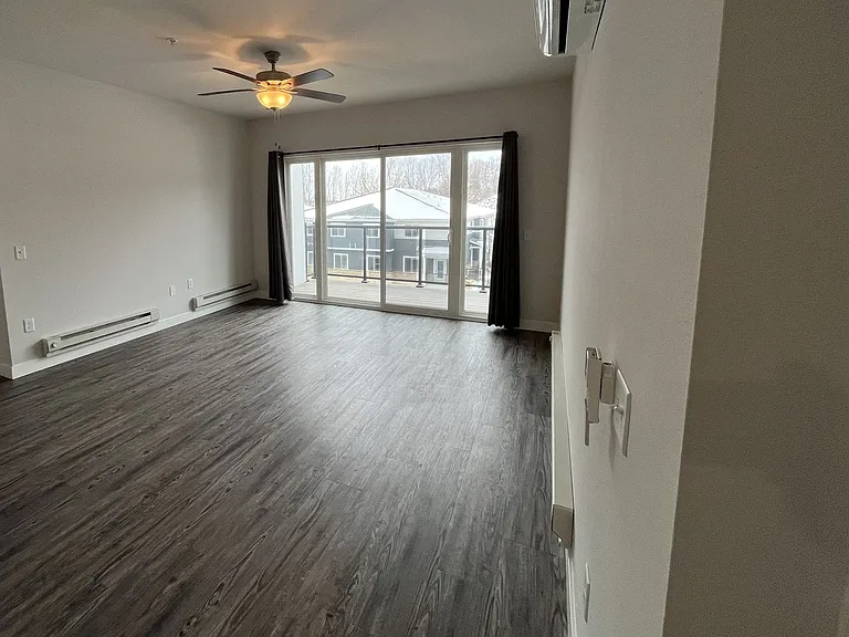 Cottage Grove Commons: Gaston — Photo 93