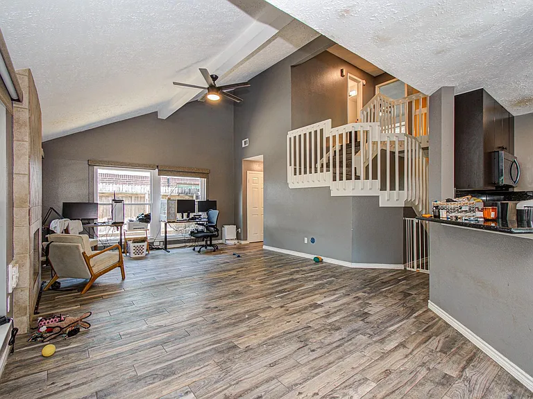 2122 Courtshire Ln — Photo 14