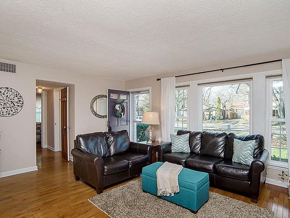 4th image of 5649 Indianola Ave