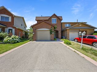 3949 Teakwood Dr, Mississauga, ON L5C 3L2