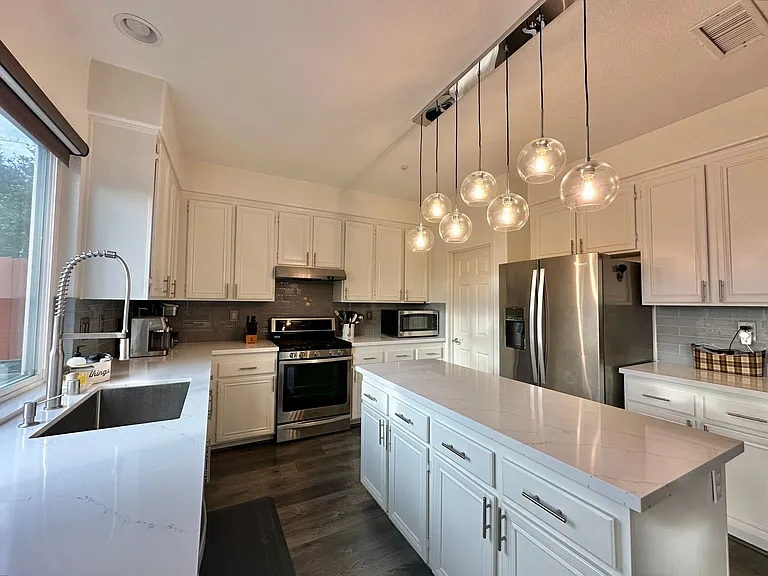 861 Pohl Pl — Photo 3