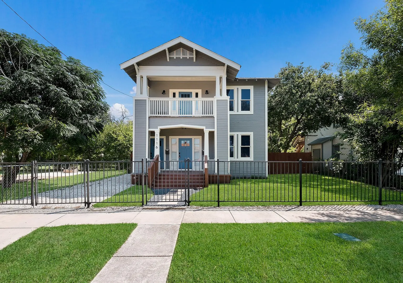 Private Balcony & Prime Location — Photo 1