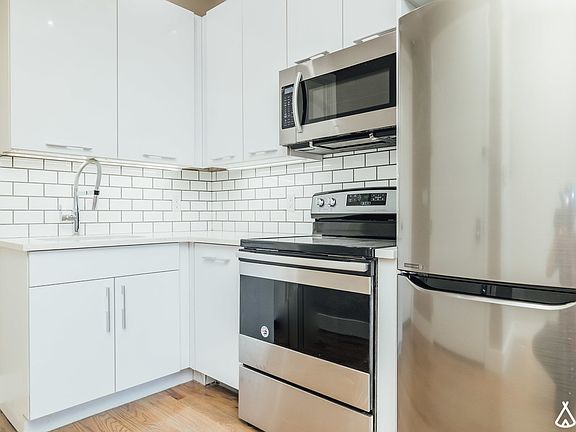 2nd image of 195 Menahan St #2K
