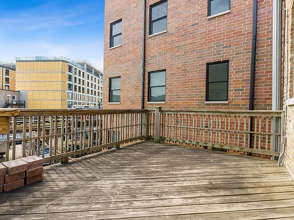4th image of 3317 N Sheffield Ave #3
