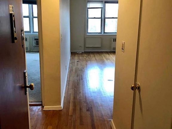 2nd image of 52 Park Avenue Ter #5K
