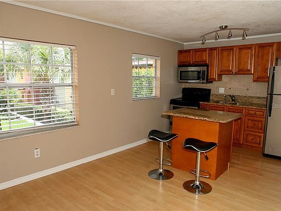 4th image of 1529 Catherine St APT 32