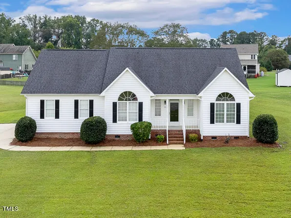 30 Turnberry Ct, Fuquay Varina, NC 27526