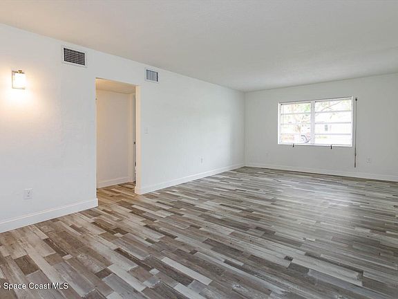 5th image of 310 Lejeune Dr