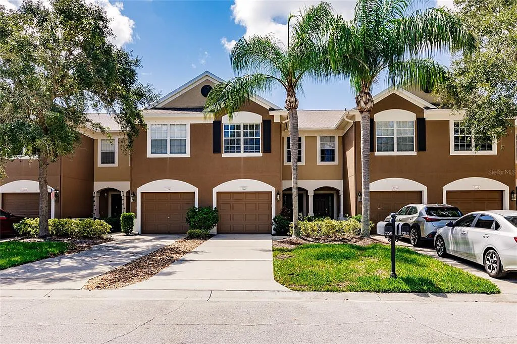 3 bed, 2.5 bath, 1596 sqft, $2,050 — Photo 4