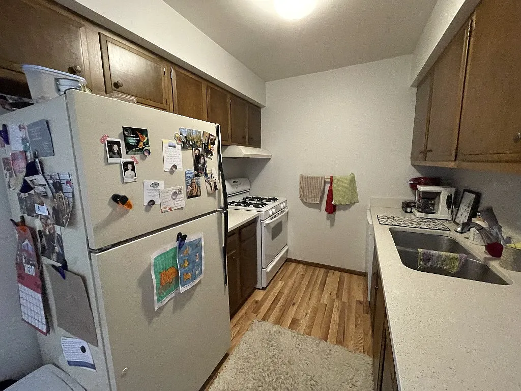 2 bed, 1.5 bath, 1000 sqft, $1,325 — Photo 4