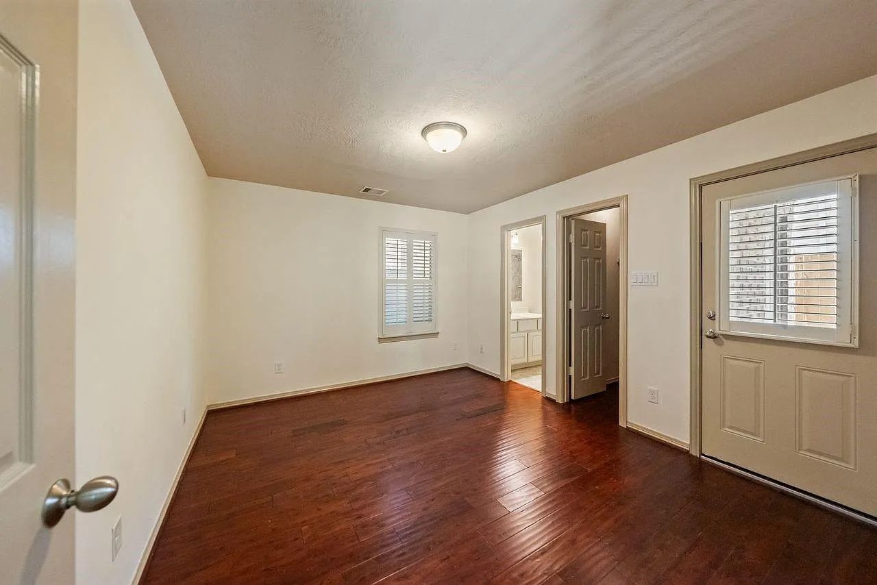 3 bed, 3.5 bath, 2334 sqft, $3,250 — Photo 4