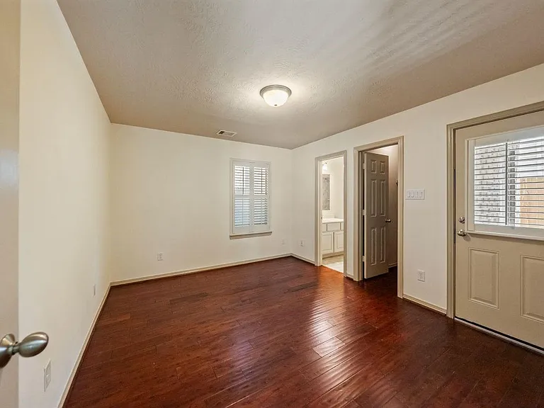 4018 Childress St — Photo 4