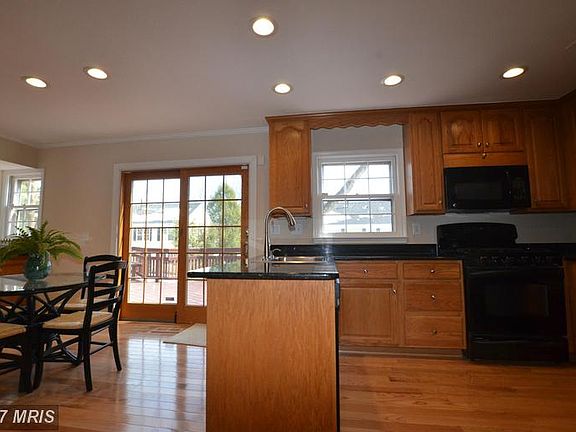 2nd image of 18 Lily Pond Ct