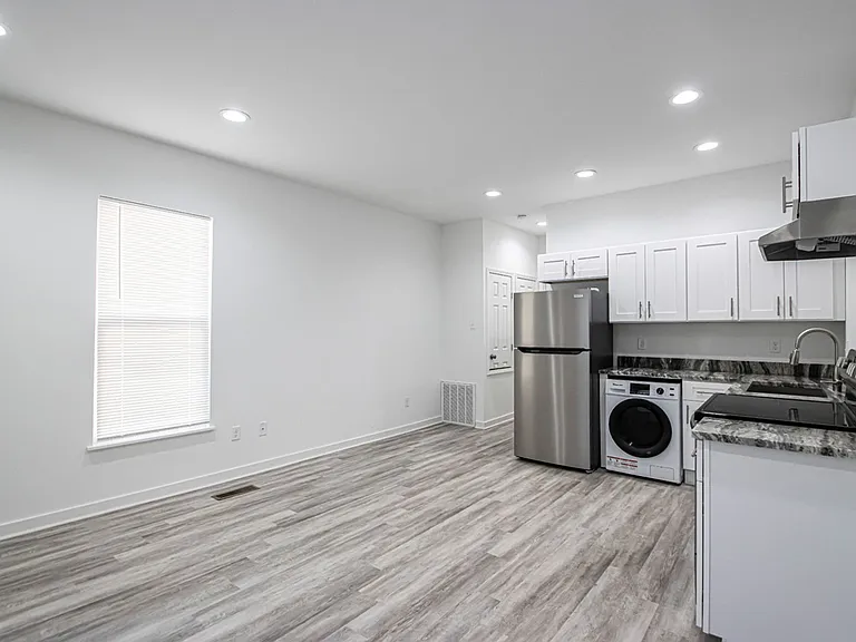 215 S Park St — Photo 5
