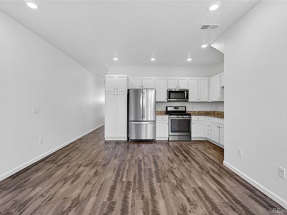 5th image of 1046 Oak Circle