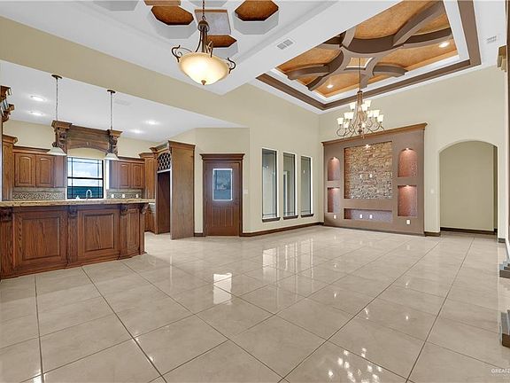 4th image of 4905 Juno Dr