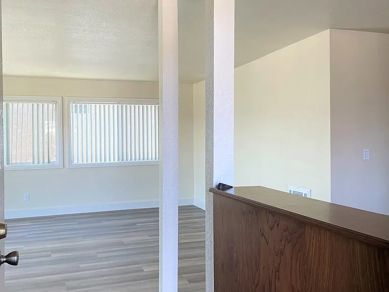 1042 W 9th St #1 — Photo 3