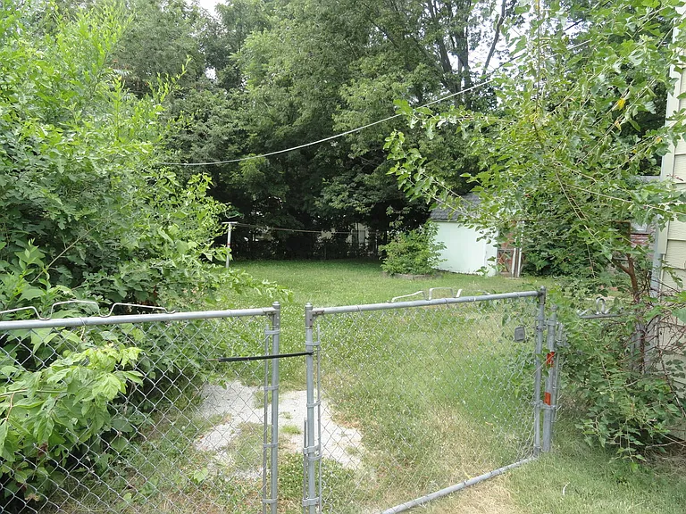 1118 S Pope Ave — Photo 12