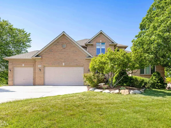 402 Linkside Ct, Saint Clair, MI 48079