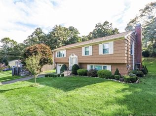 15 Deer Run Ln, Shelton, CT 06484