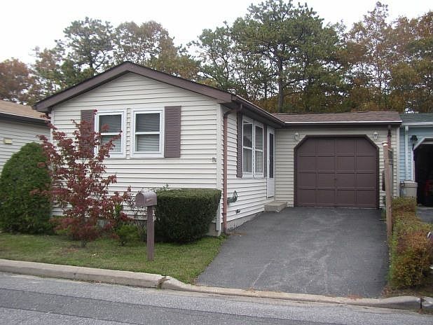 1st image of 25 Village Cir E