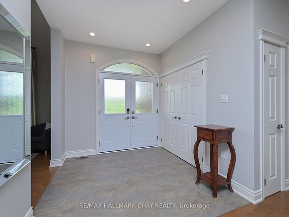 5th image of 9 Apple Valley Ln