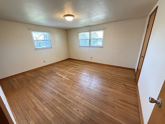 3rd image of 400 Pickrelltown St