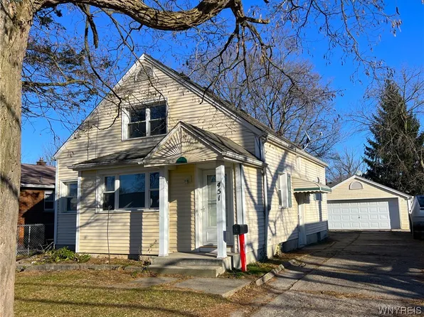 451 77th St, Niagara Falls, NY 14304