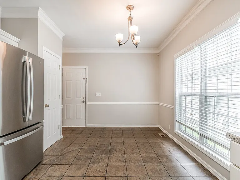2137 Aberdeen Cir — Photo 8