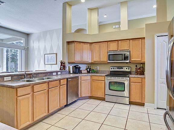 5th image of 373 Lake Dawson Pl