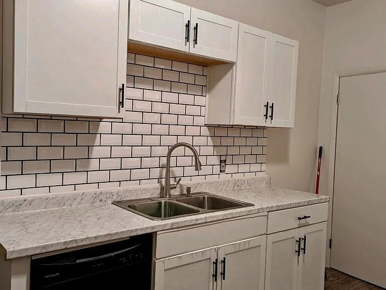 672 Middle Ave #B — Photo 2