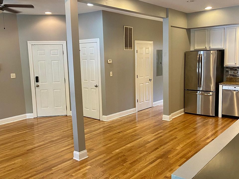 1st image of 215 E 46th St #102