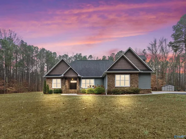 2189 Mount Carmel Dr, Guntersville, AL 35976