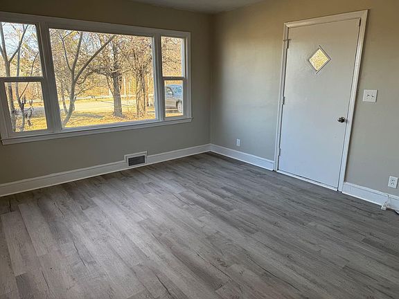 4th image of 824 Clearview Dr