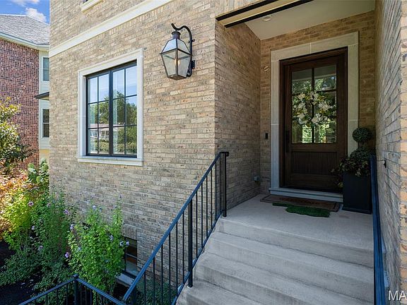 3rd image of 8122 Teasdale Ave