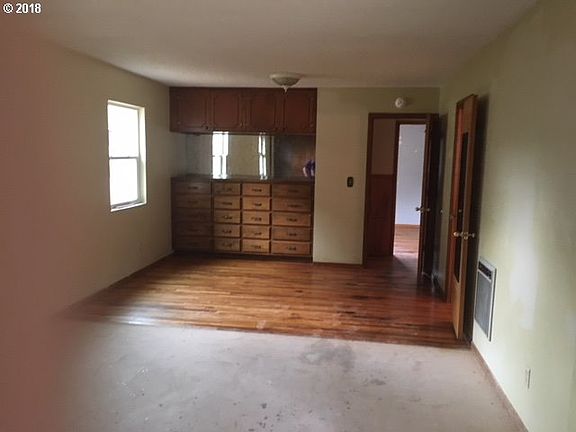 5th image of 304 W Jones St