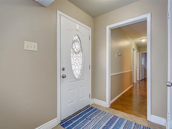 4th image of 21 Amity Ln