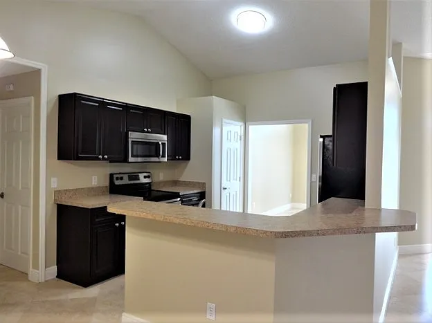 601 SW Curtis St — Photo 9