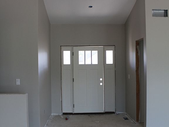 3rd image of 514 Creekside Cir