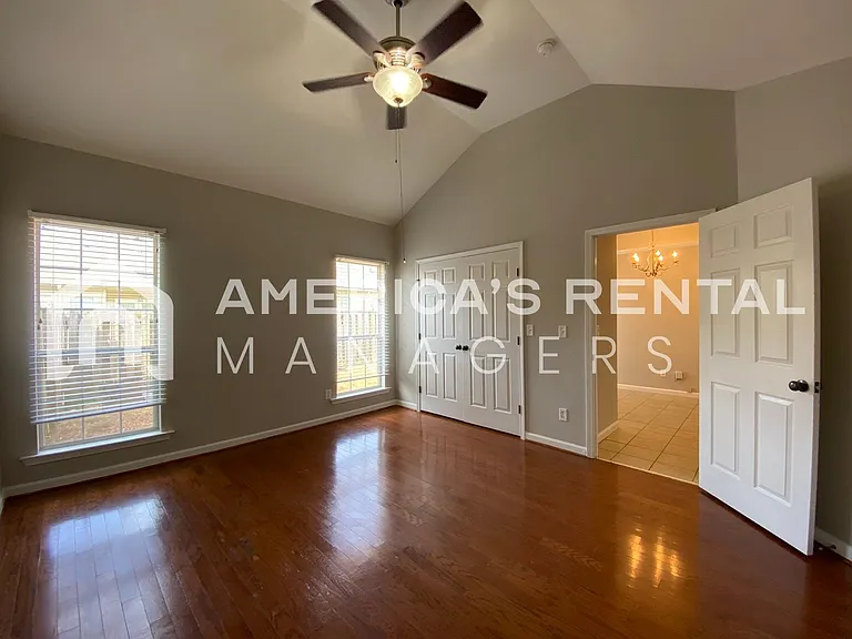 2819 Southwood Ln — Photo 15