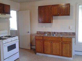 922 10th St #2, Waukegan, IL 60085