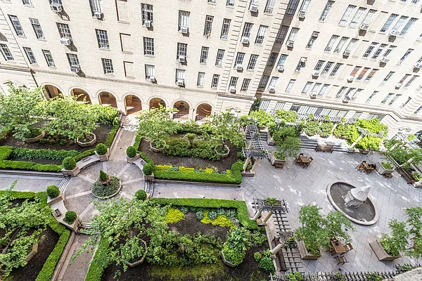 Rented by Cooper & Cooper Real Estate | media 21