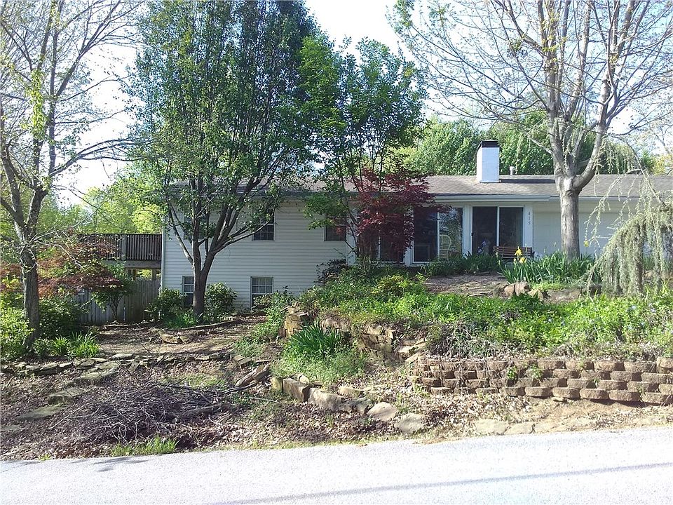 1st image of 415 E Oakwood St