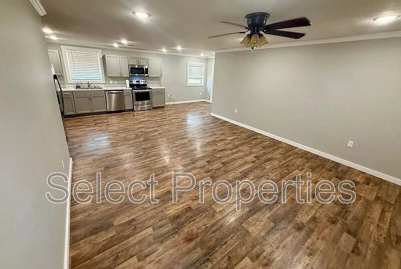 3 bed, 2.0 bath, 1330 sqft, $1,600 — Photo 3